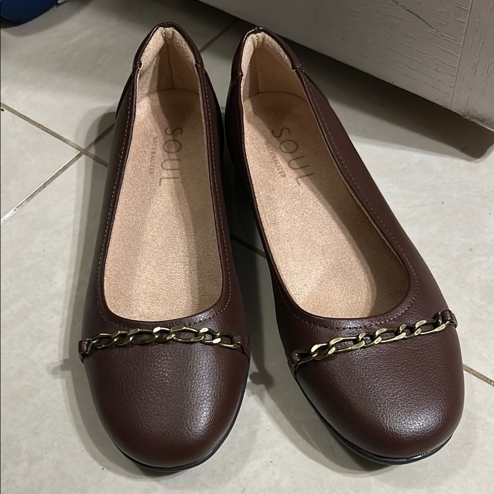 SOUL Naturalizer Brown Flats with Gold Chain